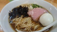 「煮干そば(黒)残念な味玉」@煮干中華ソバ イチカワの写真