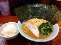 「ラーメン ¥680 + のり増し¥100
+ ライス小 サービス」@横浜家系ラーメン いとし家の写真