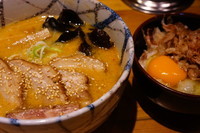 「チャーシューみそらーめん ＋卵かけご飯」@らーめん風来居 神田秋葉原店の写真