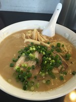 「【火曜日限定】豚骨醤油らーめん大盛【¥800】」@らーめん 竜屋の写真