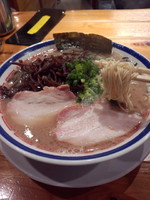 「ラーメン720円+キクラゲ120円」@博多長浜らーめん 田中商店の写真