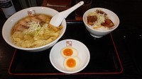 「ワンタン麺と炙りチャーシュー飯セット」@喜多方ラーメン 坂内 金沢文庫店の写真