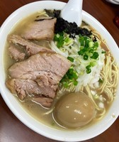 「煮干そば（大）￥650 ➕️ 味玉（クーポン）」@中村屋総本山の写真