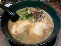 「老醤油とんこつ」@博多とんこつ 天神旗の写真