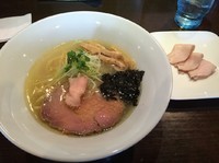 「あさり出汁地鶏そば塩・平打ち麺 750円」@麺や 虎徹の写真