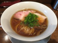 「醤油拉麺 ７５０円」@創作麺工房 鳴龍の写真