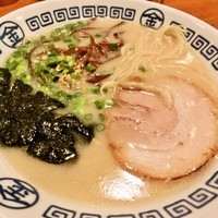 「まるきんラーメン＋焼餃子（5個）650円＋330円」@博多まるきんラーメン 金町店の写真