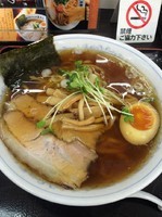 「極太手揉み醤油らーめん」@愛と情熱のらーめん屋 皐月亭の写真