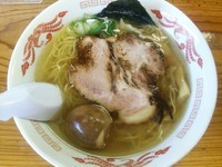 「塩らーめん+煮たまご」@地鶏らーめん花道の写真