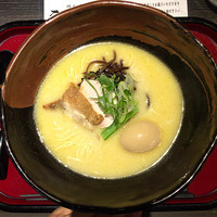 「白濁鶏そば 味玉入り（細麺）＋ご飯半分」@鶏そば なんきち 東京店の写真