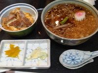 「たぬきそば+ミニカツ丼」@浜田山 やぶ 新宿パークタワー店の写真