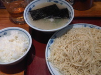 「つけ麺こってり大盛+サービスライス」@らあめん 渋谷三丁目の写真