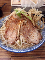 「ガッツリ盛り（並）らーめん680円」@東京とんこつ ましこ亭 竹ノ塚駅前店の写真