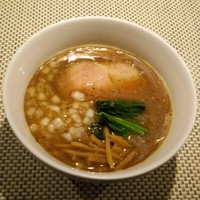 「焦がし煮干らぁめん（800円）」@らぁめんや やしげるの写真