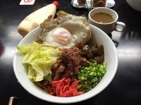 「《限定》長田風ぼっかけまぜそば＋一口ご飯 950＋50」@まぜそば専門 闘牛脂の写真