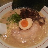 香味とんこつラーメン(700円)・大盛(50円)