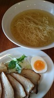 「赤城鳥と鰹の塩チャーシュー麺    880円」@麺＆cafe Coi.Coi.の写真