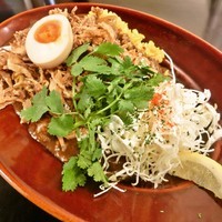 「黒い肉カレー（中300ｇ）トッピング①⑥⑩(880円)」@カレーは飲み物。秋葉原店の写真