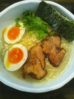 「塩らーめん（味玉トッピング）」@獅子吼の写真