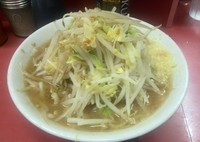 「小ラーメン700円 (麺少な目、ヤサイ・ニンニク・カラメ)」@ラーメン二郎 桜台駅前店の写真