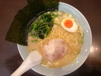 「とんこつラーメン￥700(中盛サービス)」@横濱とんこつ TUKASA 本店の写真