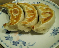 「開楽特製　手作りジャンボ餃子　３６０円」@開楽の写真