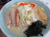 「豚骨塩+味玉　「600円+サービス」」@麺屋 彬の写真