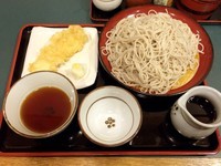 「二枚もりにイカ天(410円)」@小諸そば 浜町店の写真