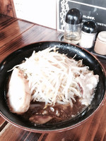 「・ラーメン」@麺や豚髭の写真