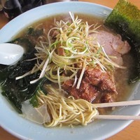 「ネギ軟骨ラーメン（中盛/カタメ/アブラ多め）1,050円」@ラーメンショップ 大神保店の写真