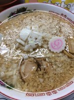 「背脂らーめん  大油、玉ねぎ多め  650円」@こころ 市役所前店の写真