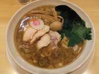 「鶏白湯と魚介の醤油そば（880円）」@銀座 朧月 鶏処の写真