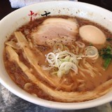 黒糖背脂豚骨＋味玉＋チャー飯(680円＋100円＋サービス)