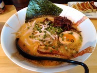 「辛豚骨ラーメン」@麺屋 武虎 宜野湾店の写真