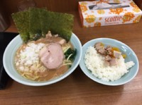 「ラーメン（並）＋玉ねぎ  650＋50円」@横浜ラーメン 武蔵家 北千住店の写真