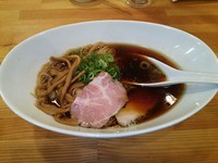 「鴨脂と白トリュフオイルの醤油ラーメン」@ラーメンバル 凌駕 ドロップスの写真