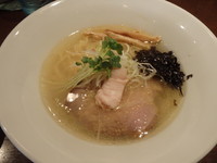 「あさり出汁地鶏そば（塩・平打ち麺）750円」@麺や 虎徹の写真
