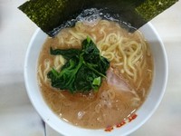 「ラーメン￥720 (ランチタイム半ライスサービス)」@横浜ラーメン 町田家 町田本店の写真