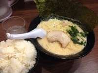 「【期間限定】味噌ラーメン（大盛り）＋無料ライス 680円」@横浜家系らーめん 魂心家 藤沢店の写真