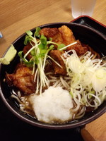 「冷し唐揚げそば550円」@本陣そば 鴬谷店の写真