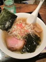 「潮ラーメンチャーシュー1枚」@麺道 しゅはり 六甲道本店の写真