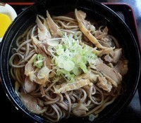 「冷たい肉そば」@そば処 まるきやの写真