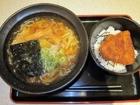 「醤油ラーメン＋ミニタレかつ丼　840円」@栄PA（上り）スナックコーナーの写真