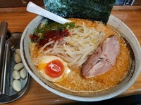 「こってりW780円＋辛口W50円＋つぶしニンニクW」@らーめん いなばやの写真