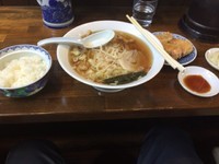 「醤油ラーメン＋揚げ焼き餃子＋ライス」@佐野ラーメン こまちゅ屋の写真