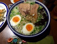 「牛タンねぎ塩ラーメン タン増し玉子＋牛タン餃子＋スパドラ×2」@仙台牛タンねぎ塩ラーメン 㐂蔵の写真