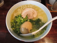 「味玉子入りらーめん：780円」@らーめん まる玉 新橋店の写真