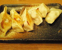 「餃子　４００円」@らーめん空 新千歳空港店の写真