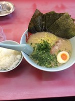 「プレミアム塩とんこつ＋海苔＋小ライス」@山岡家 柏店の写真