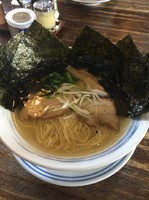 「白醤油ラーメン＋海苔」@野田醤油ラーメン 麺屋あじくま 柏インター店の写真